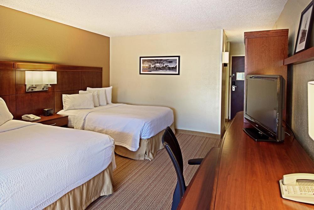 Courtyard By Marriott Orlando Buena Vista At Vista Centre Hotel